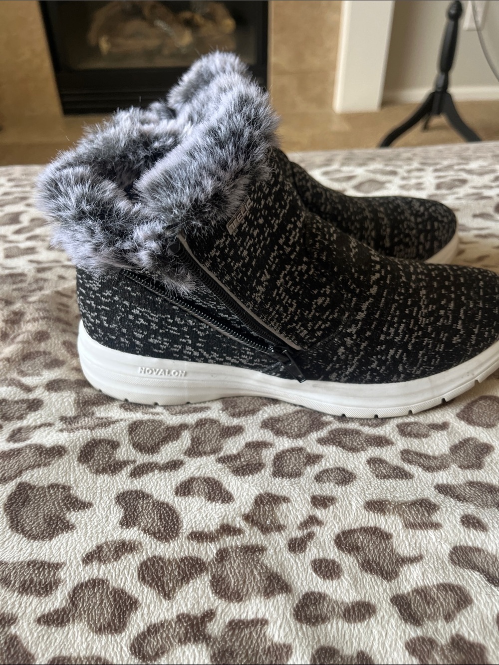Telic Women’s Black Knit Winter Ankle Boots with Faux Fur Collar
